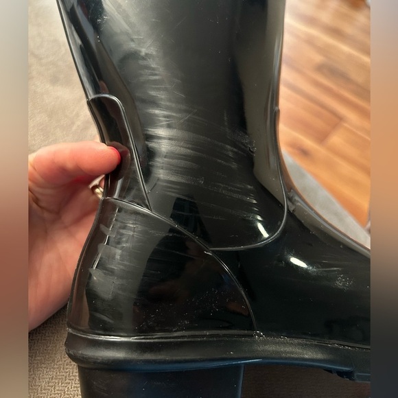 UGG Shaye classic black water proof rain boot w/high gloss finish. Sz-6.    B - Picture 11 of 15